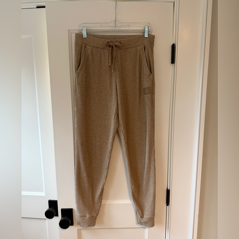 Alo Yoga Ribbed Lounge Joggers Brown Size Medium
